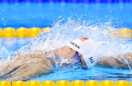 多米体育app官方下载-JackeyLove回归赛场，精彩发挥首场状态亮眼，RNG观众沸腾！